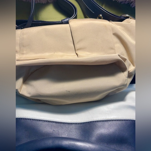 COACH : Good used condition- shoulder bag navy blue and white. - Picture 13 of 13